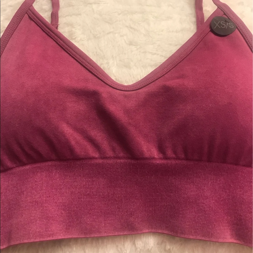 Cotton On - Body - V Neck Padded Sports Bra - Picture 4 of 10
